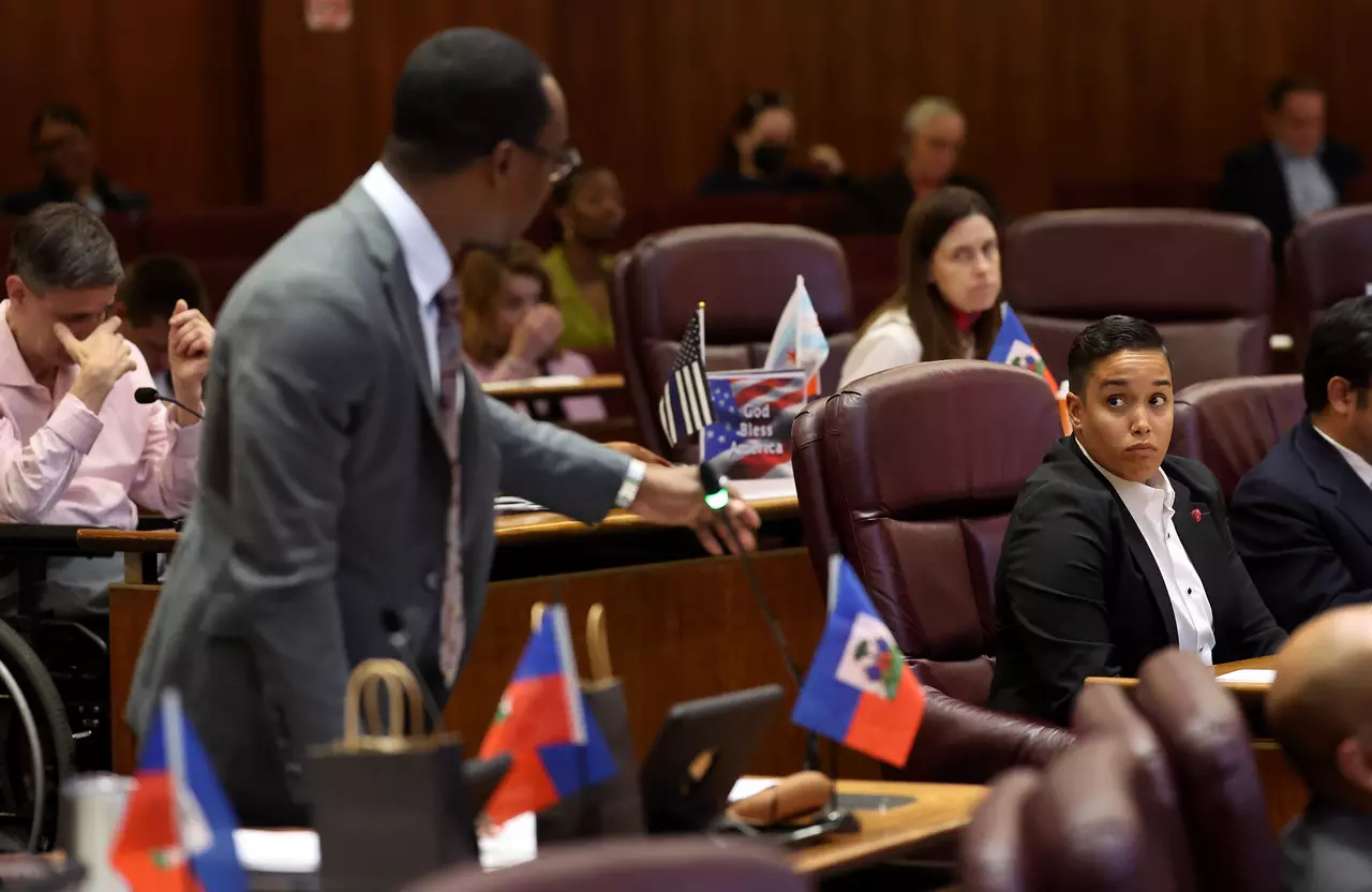 Raises for Chicago tipped wage workers frozen by City Council vote