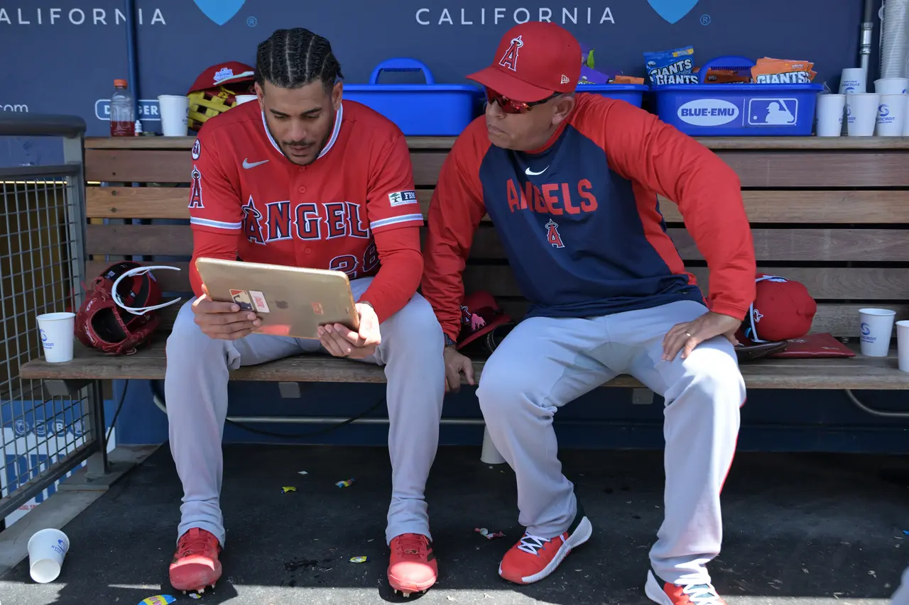MLB restricts dugout iPad use to prevent use of AI to make decisions