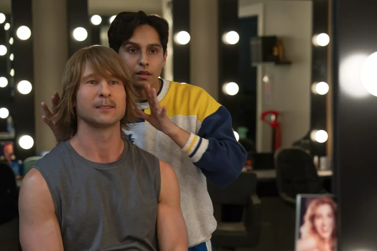 Review: In 'Chad Powers,' Glen Powell puts on a silly face and suspends all seriousness
