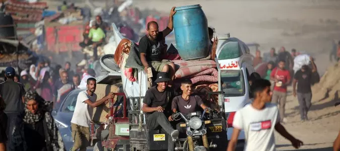Thousands flee Gaza City as Israeli forces advance