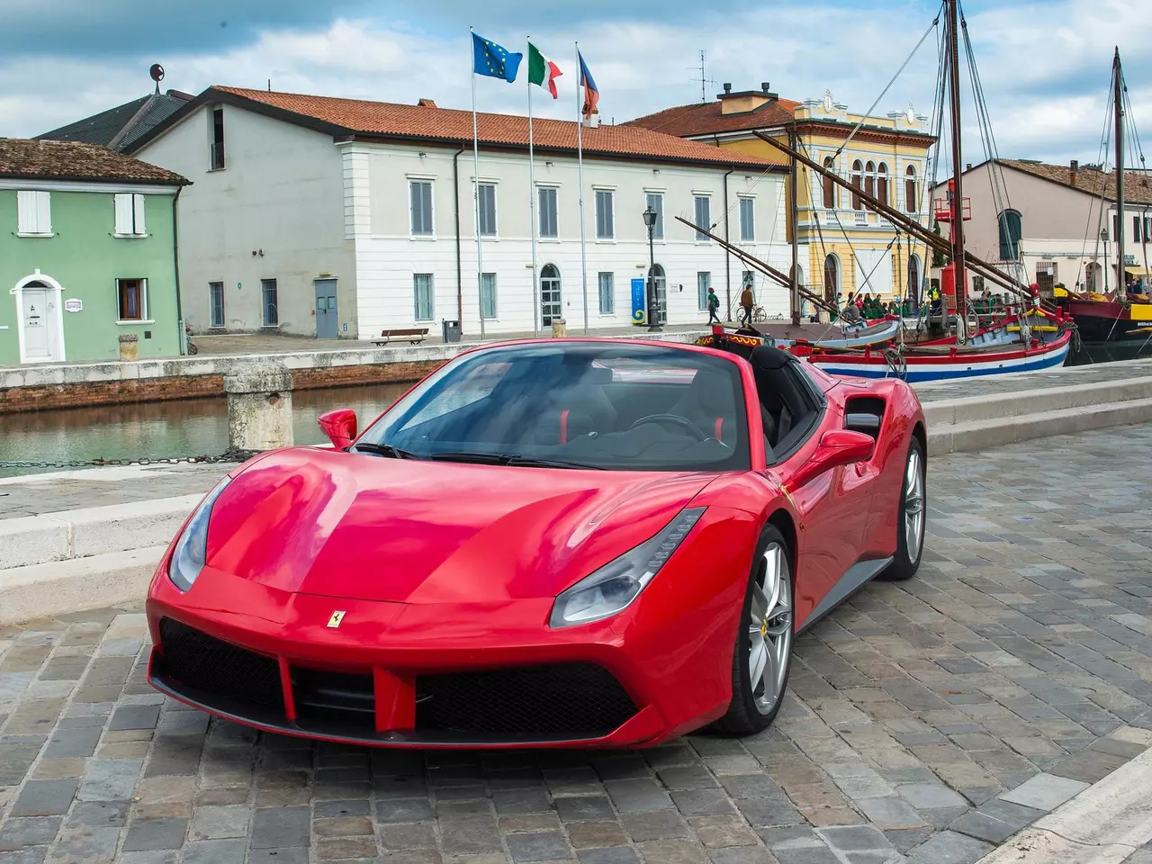 A look at the 2015 Ferrari 488 GTB Spider