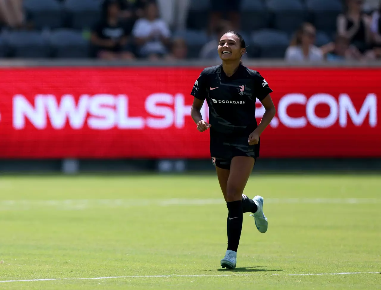 Kevin Baxter: Can’t even say her name? Angel City handled Alyssa Thompson transfer in odd way.