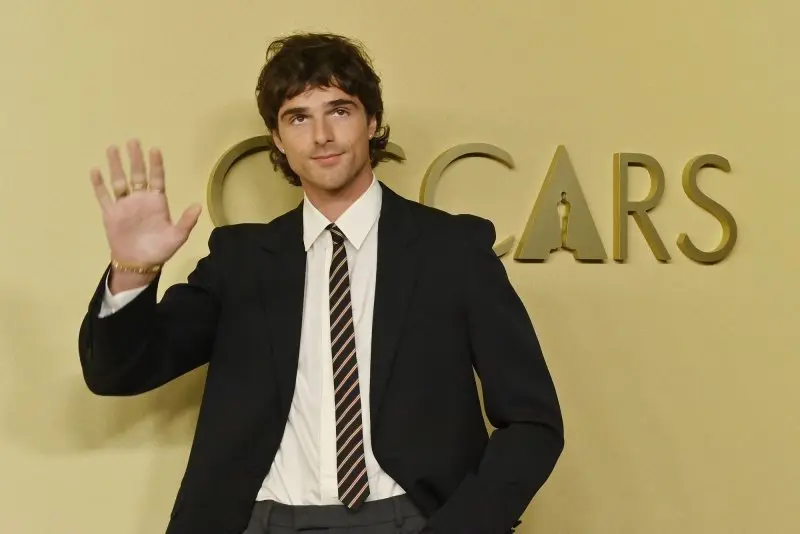 Jacob Elordi comes bearing gifts in apocalyptic 'Dog Stars' trailer