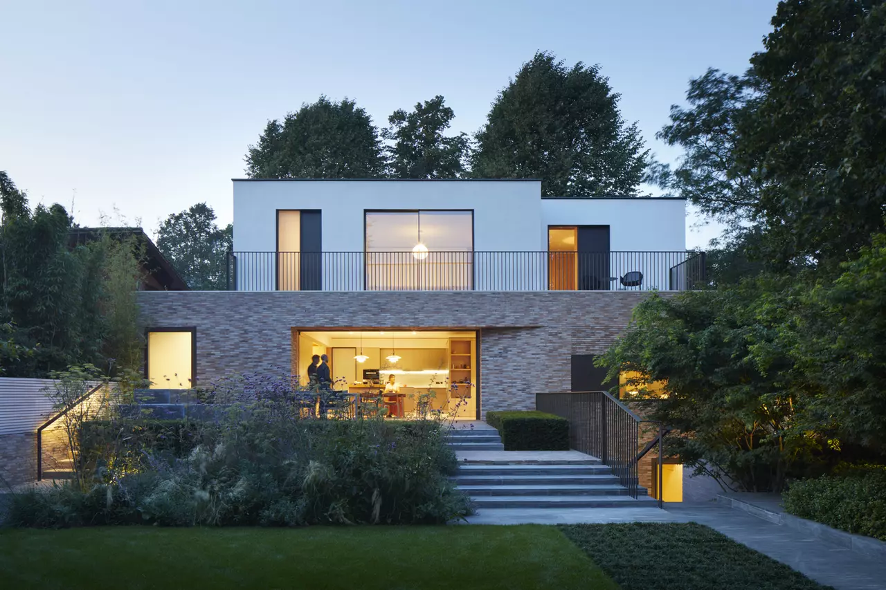 Awesome Houses Enhanced by Surrounding Landscapes