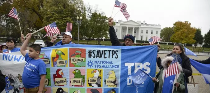 Judge temporarily blocks ending TPS protections for Venezuelans, Haitians