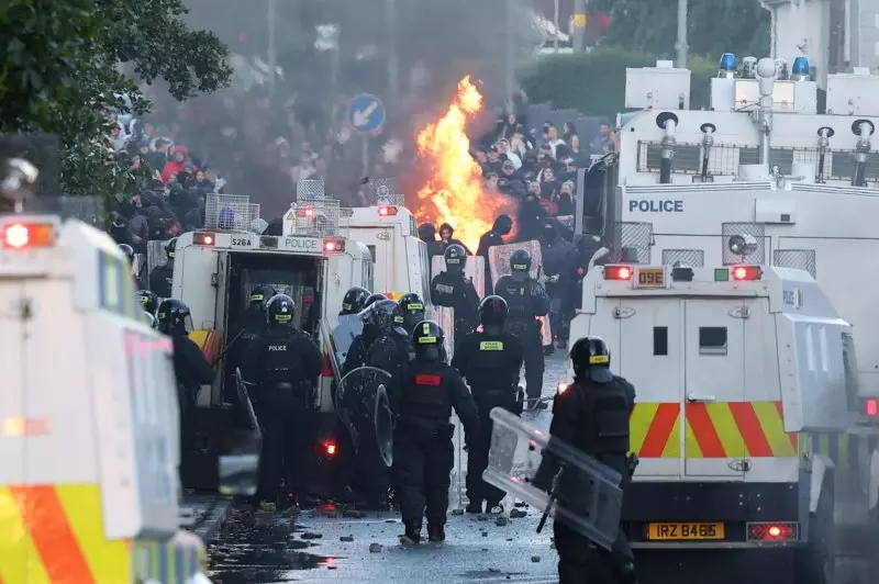 Northern Ireland: 12 police hurt, 16 arrests in second night of riots