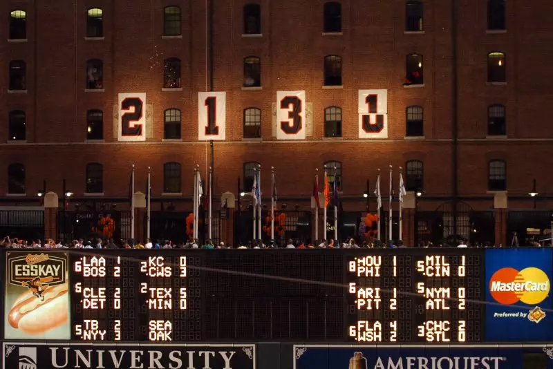 On This Day: Cal Ripken Jr. breaks Lou Gehrig's consecutive game streak