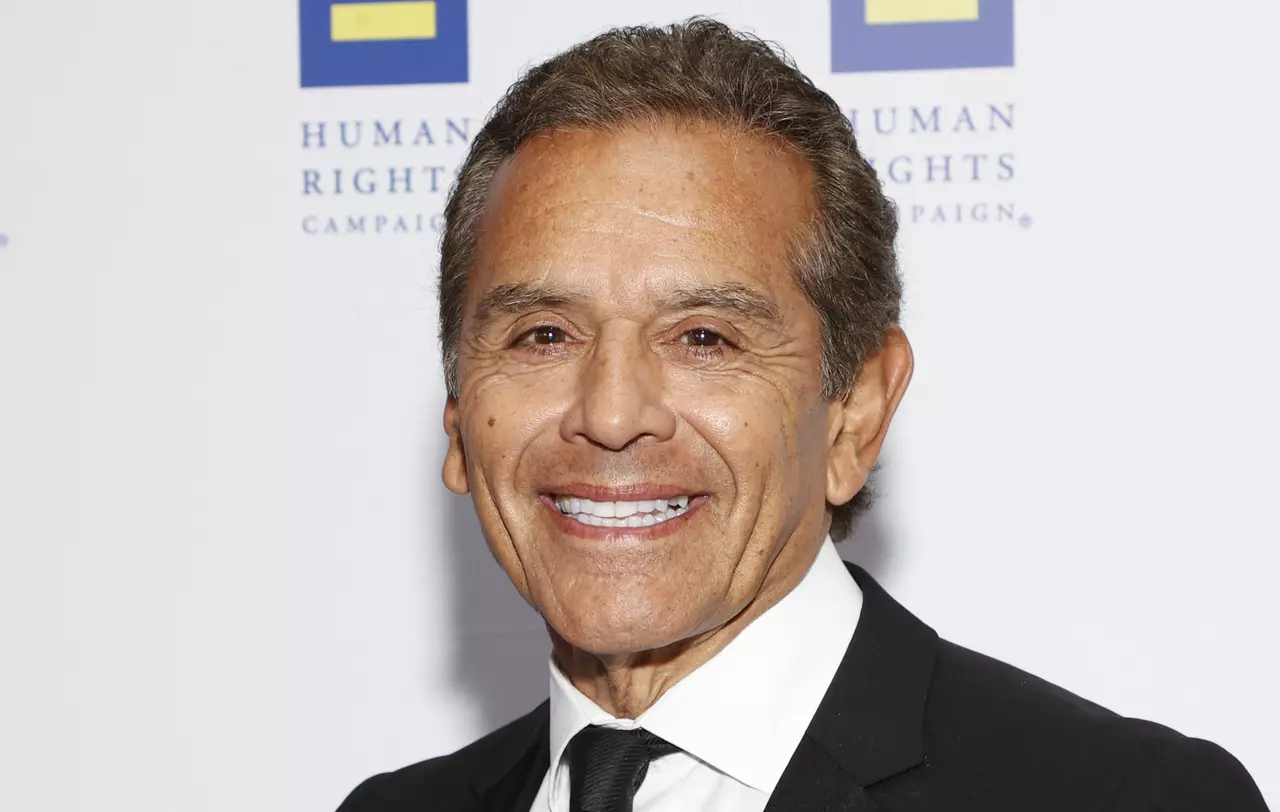 Los Angeles Mayor Karen Bass endorses Antonio Villaraigosa for governor