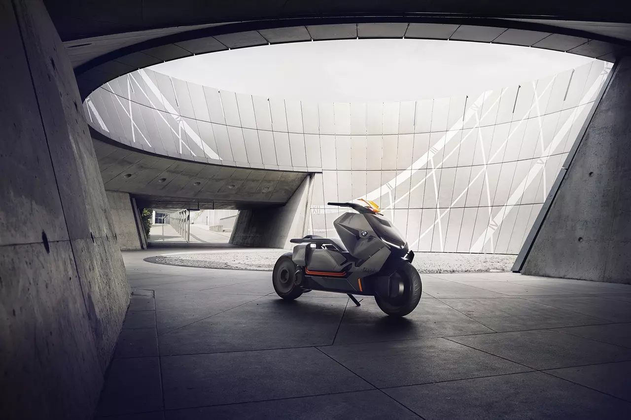 BMW Introduces Its Zero-Emissions Concept Link Bike