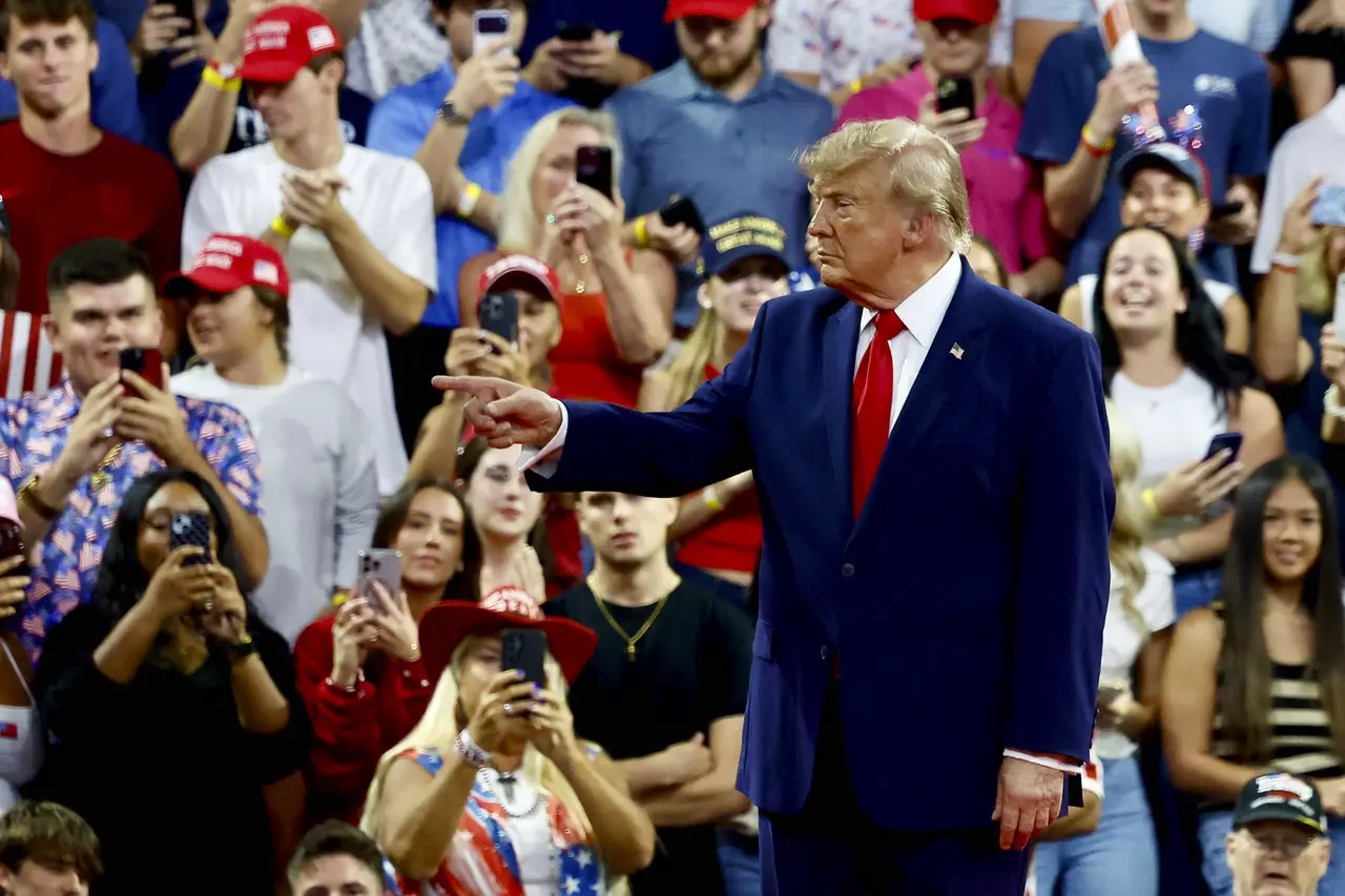 At Fort Myers rally, Trump’s Florida faithful stand united