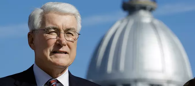 Former Illinois Gov. Jim Edgar, a popular two-term Republican, dies at 79