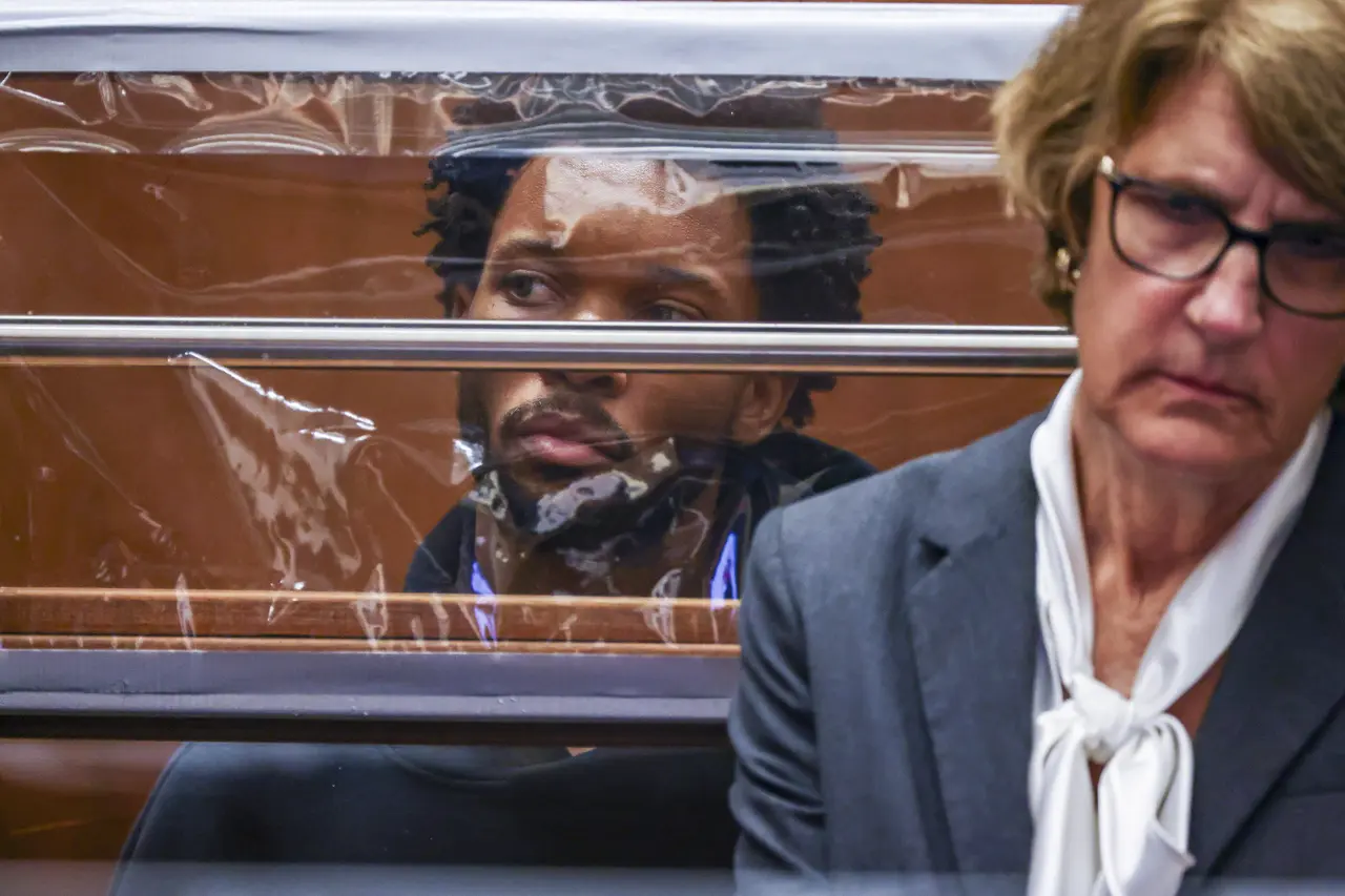 Singer D4vd swaps private attorneys for public defender in murder case