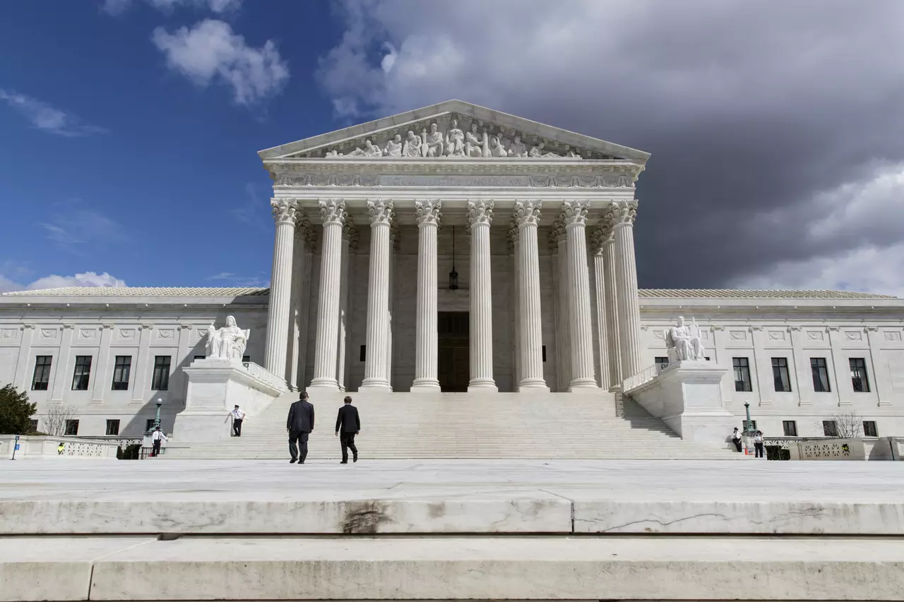 Trump administration asks Supreme Court to let him fire member of Federal Trade Commission