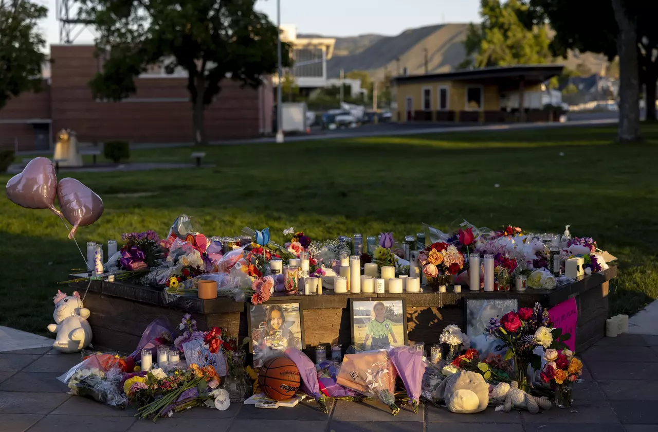 Remains found in Washington state are of Travis Decker, wanted in daughters' killings, officials say