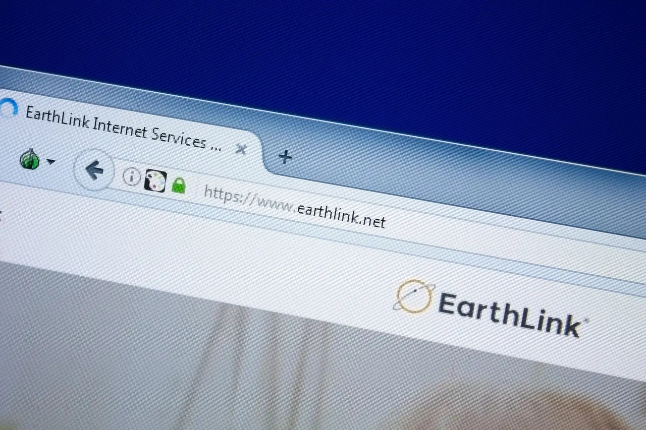 Dallas private equity firm sells EarthLink to group tied to billionaire Pritzker, Stephens families