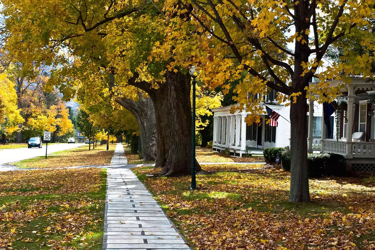 7 Picturesque U.S. Small Towns to Visit for a Memorable Fall Getaway
