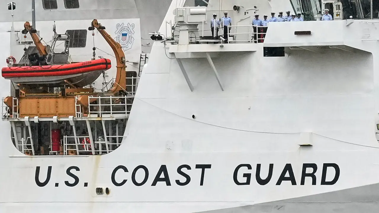 Coast Guard searching for plane with 6 aboard that lost contact on a trip from Bermuda to Boston