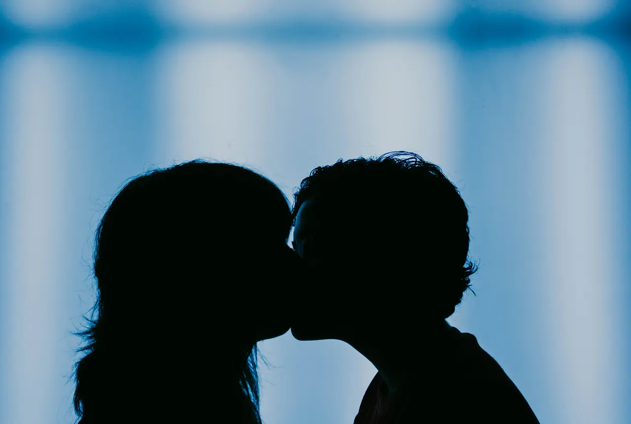 Ask Anna: 2 of my friends offered to make out with me. Is that normal?