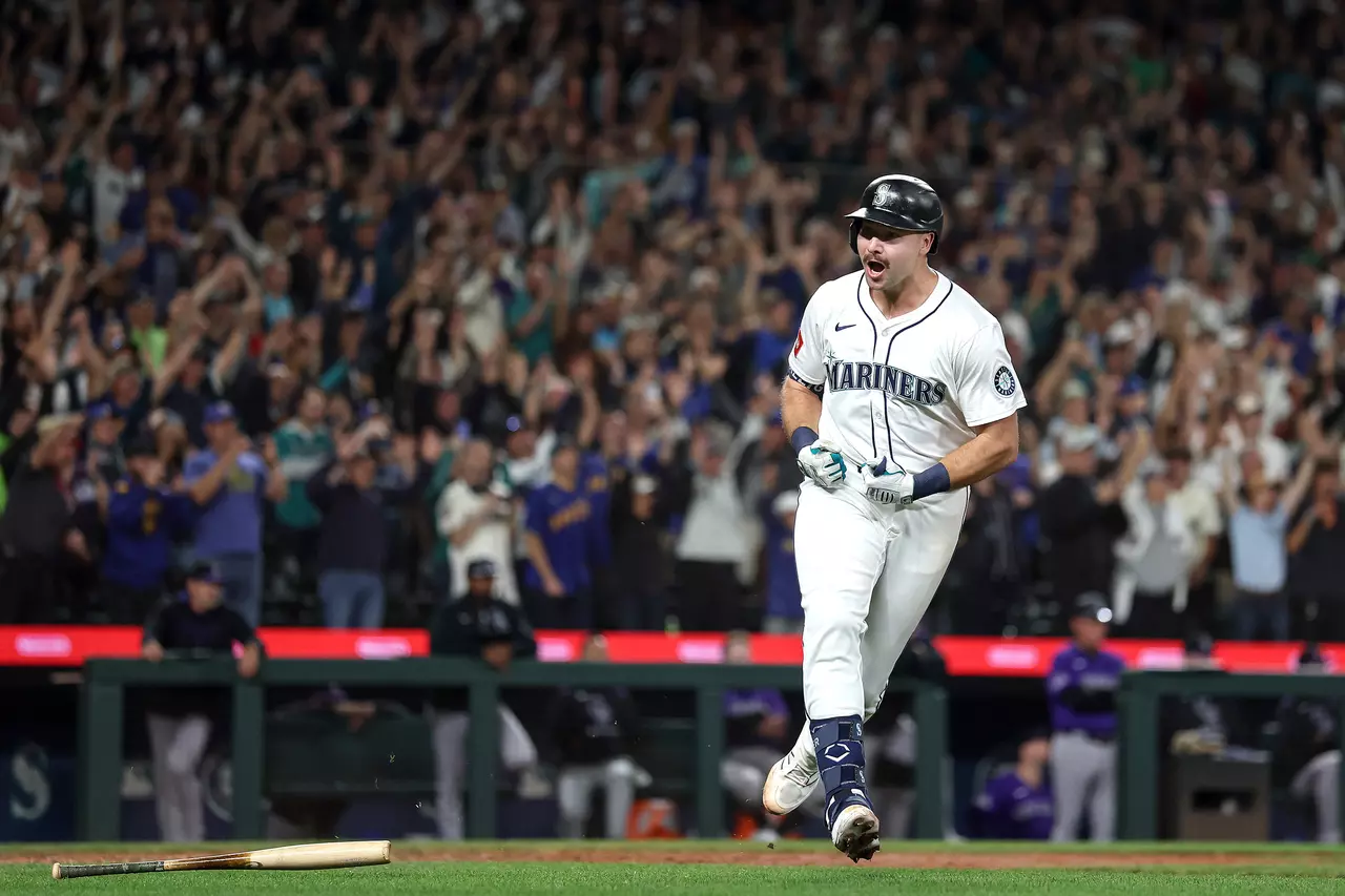 All about Cal Raleigh's 60th home run — and a fan's random act of kindness that followed