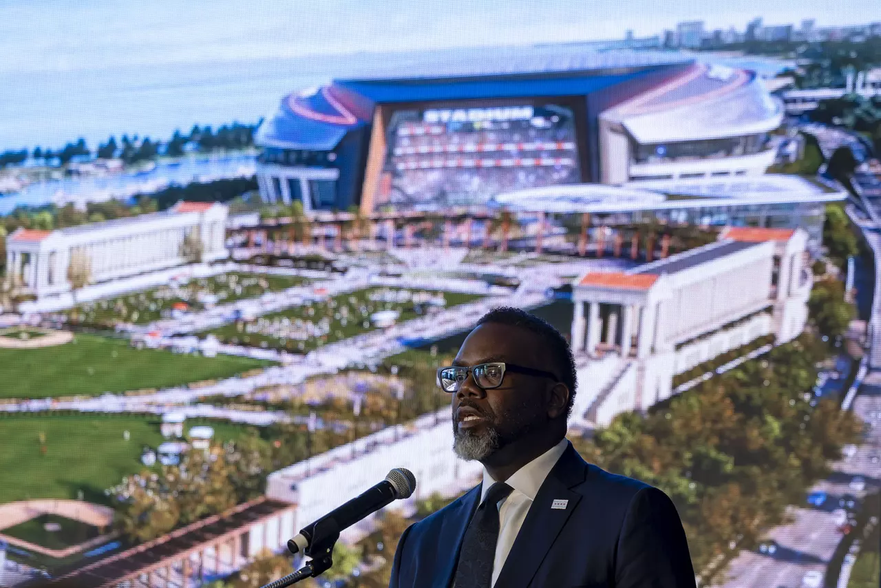 Paul Sullivan: Leaving a Bears-Packers game early could scar Chicago Mayor Brandon Johnson’s legacy