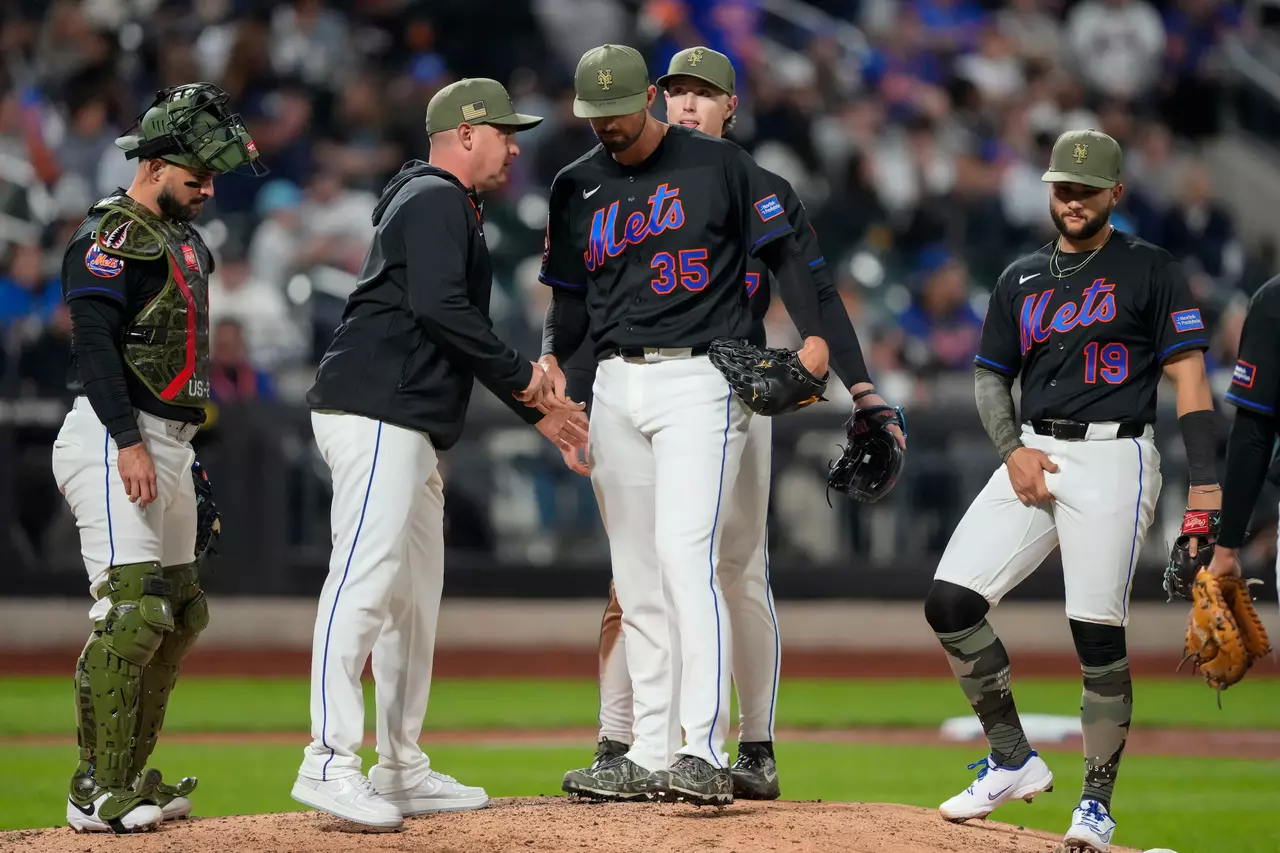 Mets pitcher Clay Holmes sidelined indefinitely with broken leg after getting hit by line drive