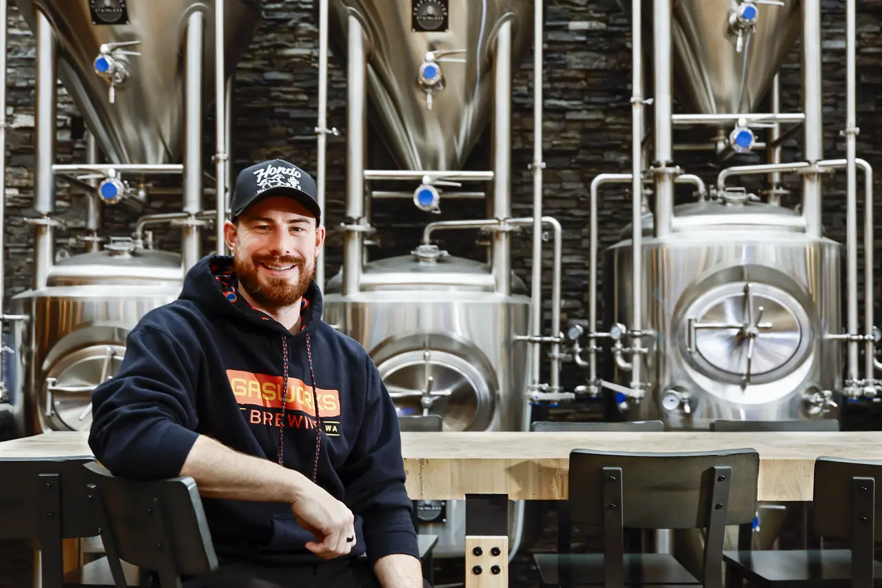 Mike Vorel: Grab a beer with Philipp Grubauer, Kraken goalie and Seattle brewery owner