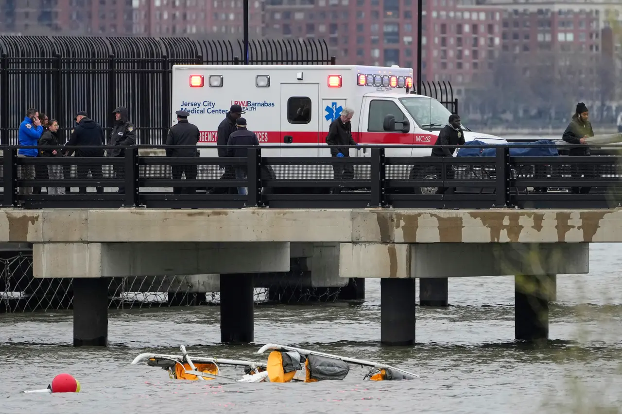 An NYC helicopter that crashed and killed 6 last year shows signs of bird strike, NTSB says