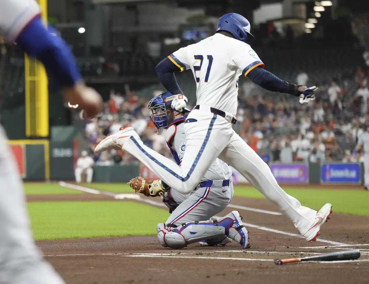 Astros' Yordan Alvarez out indefinitely with ankle sprain