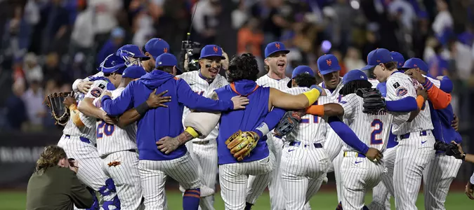 Baty lidera ofensiva y Mets vencen 8-3 a Padres en inicio de serie entre aspirantes a playoffs