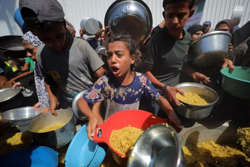 Estimated hundreds of thousands flee Gaza City amid Israeli offensive