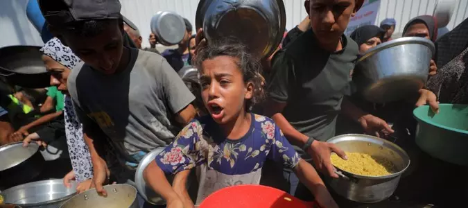 Estimated hundreds of thousands flee Gaza City amid Israeli offensive