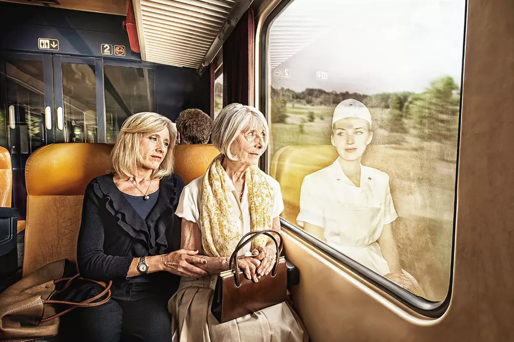 14 Elderly People Look at their Younger Reflections