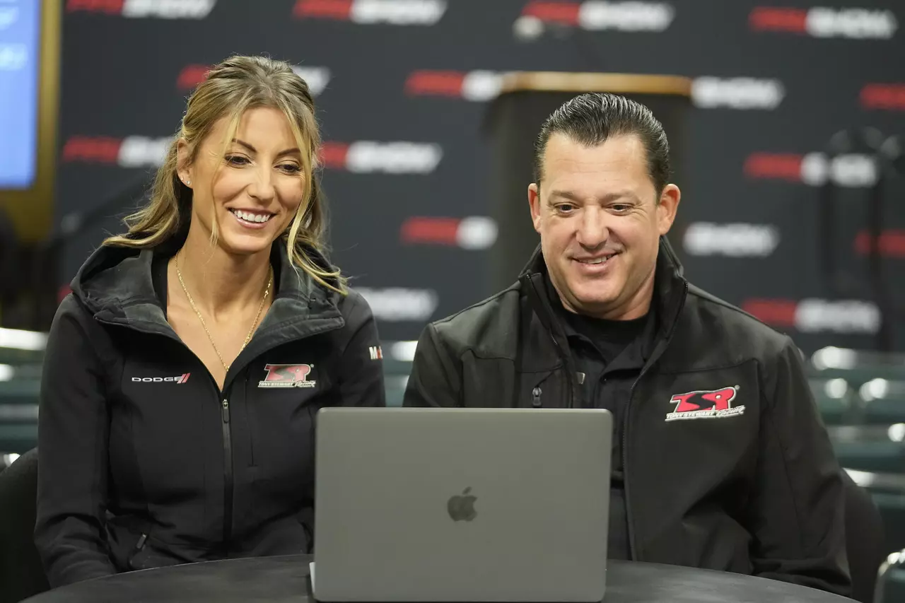 NASCAR Hall of Famer Tony Stewart to race against his wife, Leah Pruett, in NHRA during 2026
