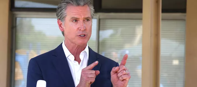Mark Z. Barabak: A governor for red California, blue California or both? Redistricting fight poses that question
