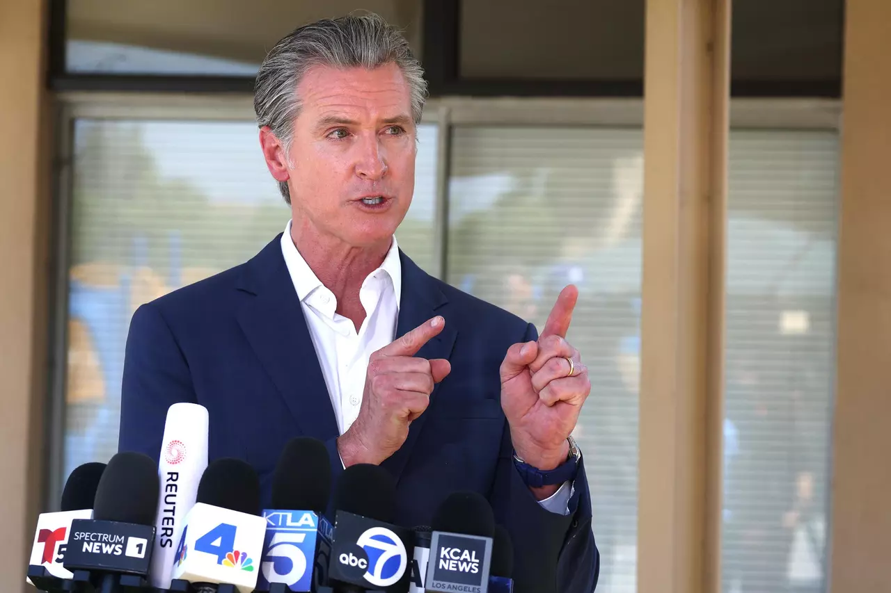 Mark Z. Barabak: A governor for red California, blue California or both? Redistricting fight poses that question