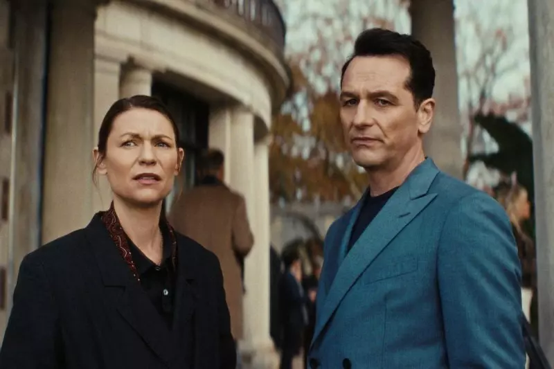 Claire Danes drawn to sinister Matthew Rhys in 'Beast in Me' teaser