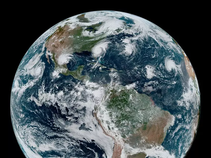 10 Inspiring Photos of Earth from Space
