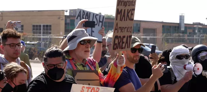 Activists say immigration enforcement increased as Chicago waits for promised federal intervention