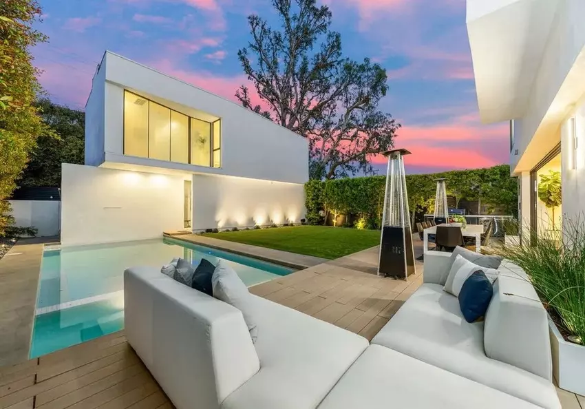Alyson Hannigan Won Big on a Gorgeous Santa Monica Palace