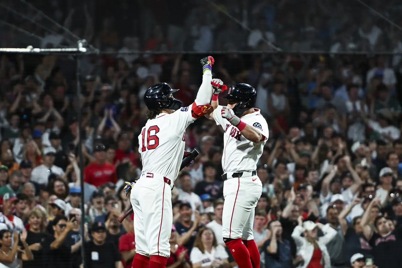 Caleb Durbin’s late homer helps Red Sox rally for 14th straight win