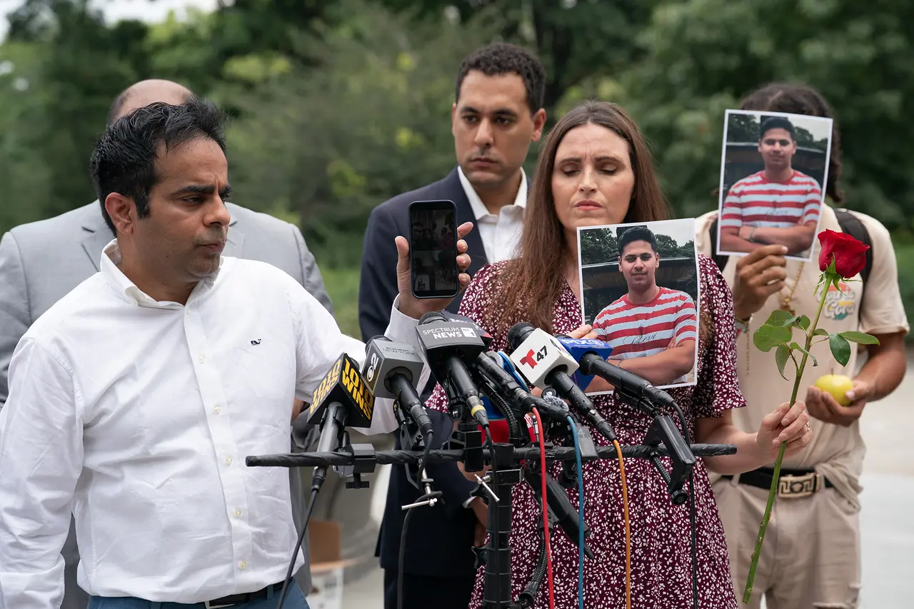 Family of teen killed in NYC horse carriage crash mentions stray voltage in lawsuit filings: report