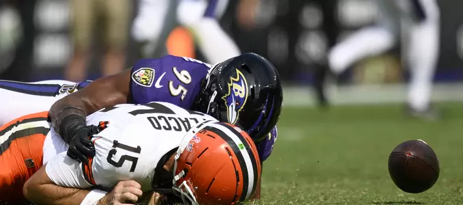 Jackson throws 4 TD passes, and the Ravens close strong in a 41-17 victory over the Browns