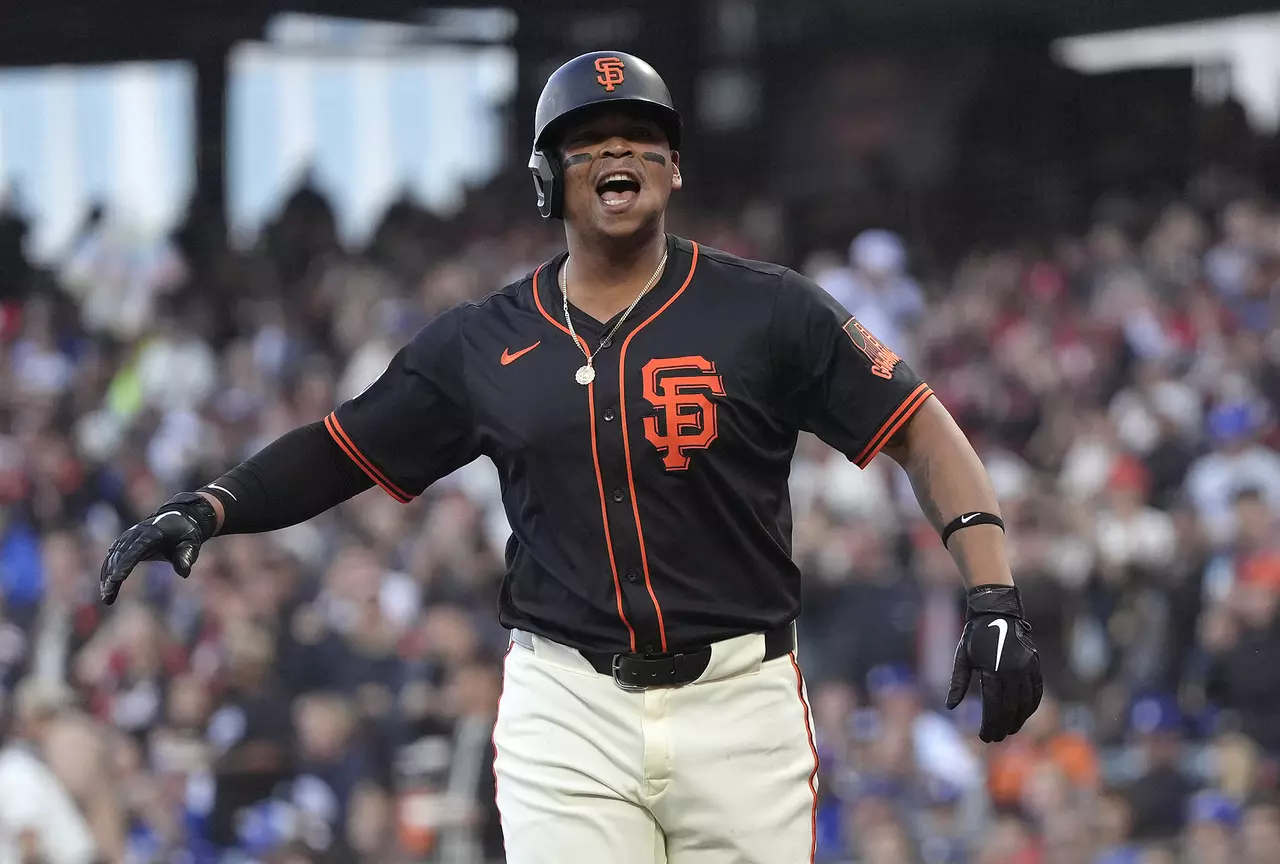 After Clayton Kershaw’s shaky start, Dodgers go on scoring spree to beat Giants