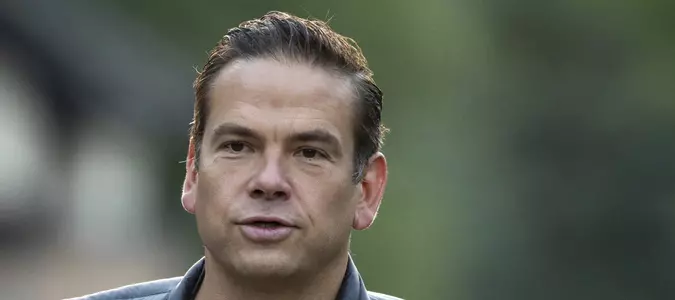 Lachlan Murdoch, now ruler of the Fox empire, touts victory in succession battle