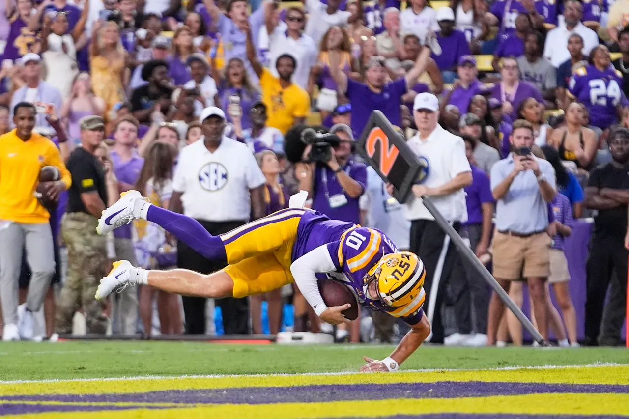 No. 8 LSU and QB Sam Leavitt overcome a rash of turnovers in a 45-14 victory over Louisiana Tech