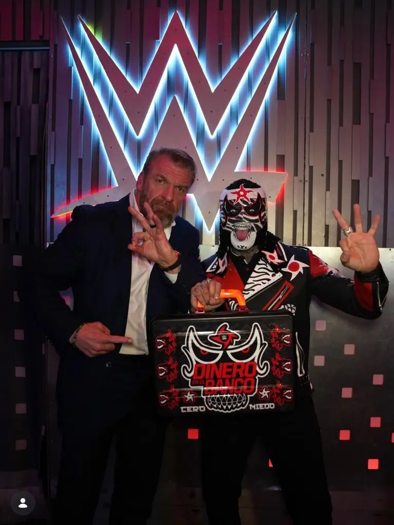 WWE 'Raw': Penta celebrates Money in the Bank win, Carmelo Hayes returns