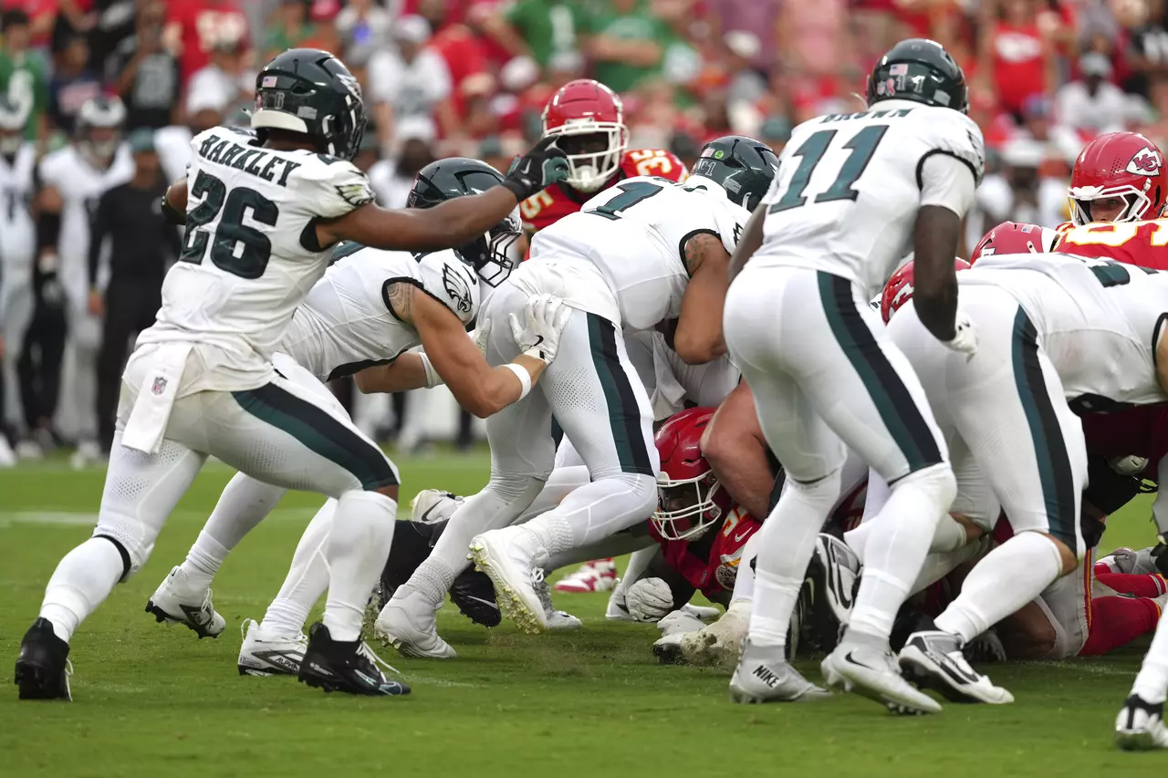 NFL: Eagles should've been penalized for a false start on a tush-push conversion vs. the Chiefs