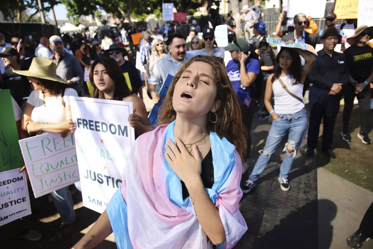 California bans most law enforcement officers from wearing masks during operations