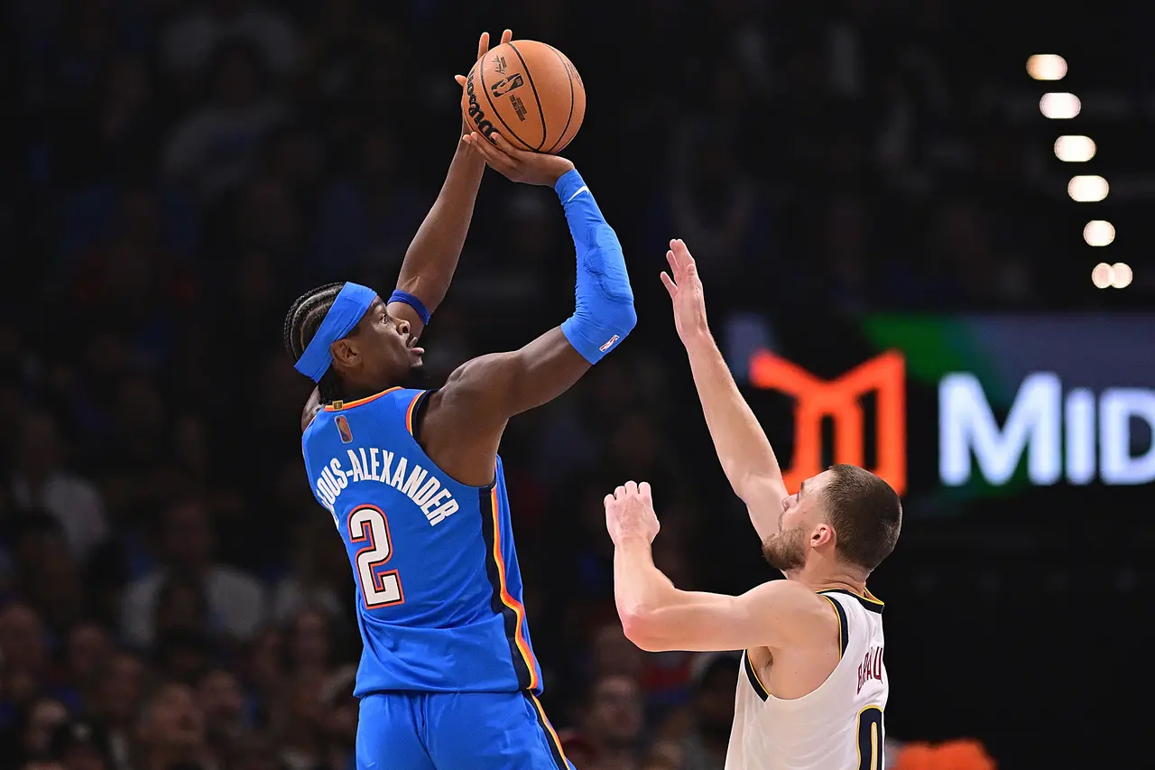 Thunder suffocate Nuggets in second half of perplexing season opener