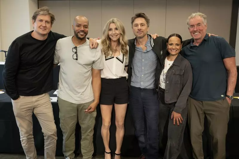 'Scrubs' cast reunites for revival table read